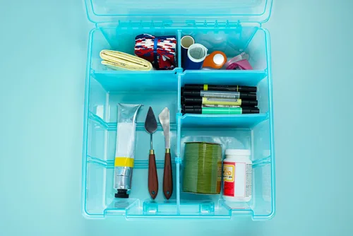Vista 4 de ArtBin 6990AA Super Satchel Caja de almacenamiento de doble profundidad con 8 compartimentos extraíbles - Almacenamiento de arte con cierre