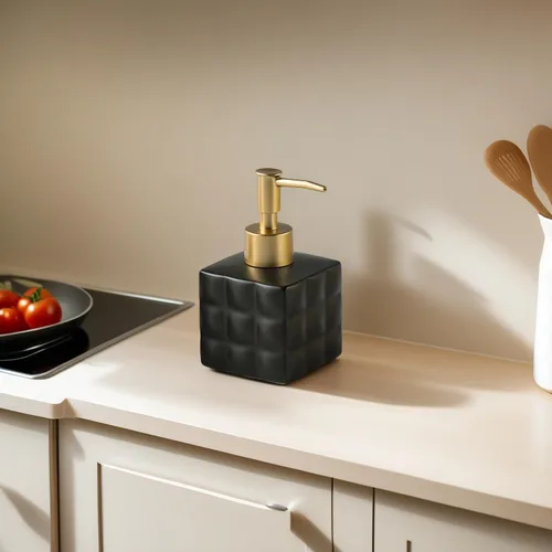 Vista 6 de Dispensador de jabón negro y dorado, acabado mate de cerámica, diseño retro con base cuadrada para encimera de fregadero de baño, dispensador