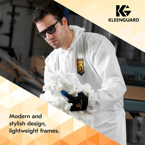 Vista 5 de KleenGuard™ V30 Maverick™ - Gafas de seguridad (49311), con revestimiento antivaho KleenVision™, lentes ahumadas, montura negra, gafas de sol unisex