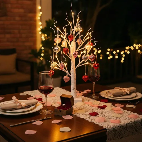 Vista 2 de Árbol de abedul iluminado para el día de San Valentín con adornos de corazón, lámpara LED romántica de árbol de ramita de abedul de mesa, 24 luces