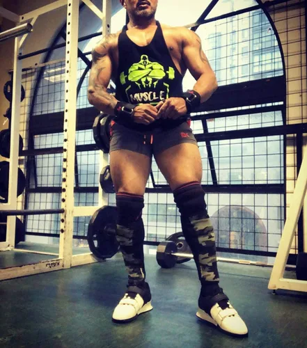 Vista 4 de BROKIG - Pantalones cortos para el gimnasio de 5 in para hombres, para correr, entrenamiento ligero, con cintura elástica y bolsillos