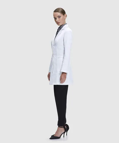 Vista 3 de Dr. James Abrigo de laboratorio para mujer, ajuste a medida, diseño femenino, blanco, 33 pulgadas de largo