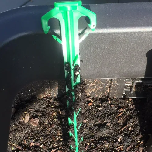 Vista 5 de Estacas de jardín resistentes de 6 pulgadas fabricadas en Estados Unidos. Potencia de sujeción más fuerte frente a las estacas de metal