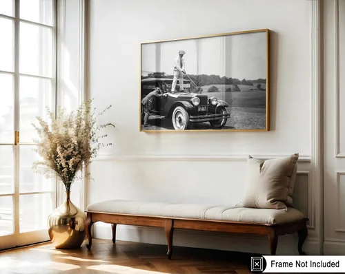 Vista 3 de Poster Master Póster vintage de golfista en la parte superior del auto antiguo, impresión deportiva retro, arte clásico para automóvil, arte