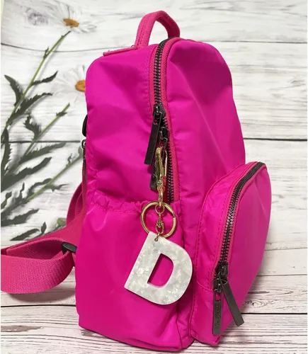 Vista 5 de Junyuerly Llavero dorado con inicial blanca con letra A B C D E F G llavero colgante para hombres y mujeres
