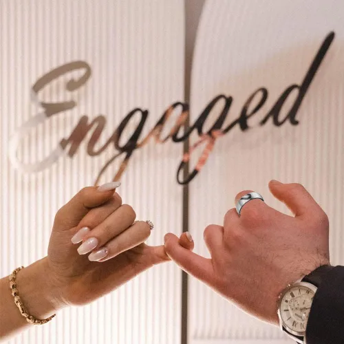 Vista 2 de Anillos de promesa de corazón a juego personalizados para parejas, de acero inoxidable, grabados personalizados, para él y ella, juego de anillos