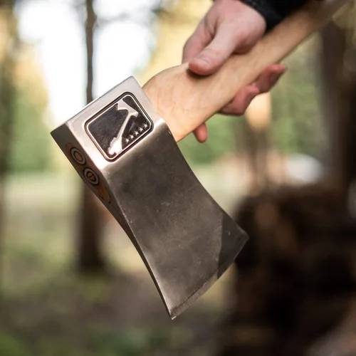 Vista 3 de The General: World Axe Throwing League Premium Competition Hacha de lanzamiento y hacha de camping multiusos o hacha de división de madera con funda