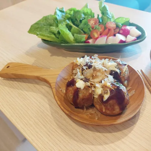 Vista 4 de Boki - Plato de mano coreano, plato de cuchara de madera con asa, estilo coreano, vajilla de madera de teca, mesa de comedor, encimera, decoración