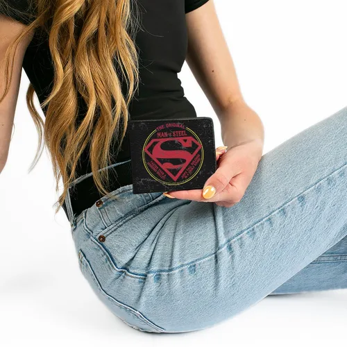 Vista 7 de Buckle-Down Billetera de DC Comics para hombre, plegable, Superman The Original Man of Steel Badge negro, rojo, amarillo, cuero vegano, 4.0 x 3.5