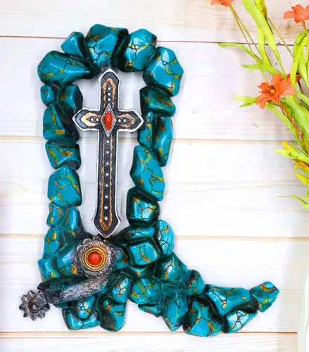Vista 2 de Ebros Gift Botas vaqueras rústicas con piedras preciosas de turquesa agrietada del suroeste con espolón y cruz vintage para colgar en la pared