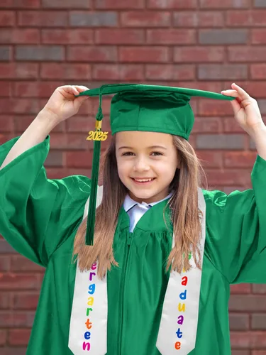 Vista 6 de QZYL Juego de gorro y bata de graduación de jardín de infantes, traje unisex de felicitaciones graduadas con borla y certificado para jardín