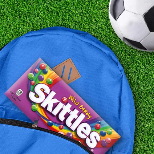 Vista 7 de SKITTLES Wild Berry - Caja de teatro de caramelos masticables, caja de 3.5 onzas (paquete de 12)