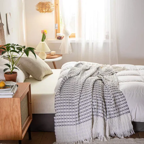 Vista 7 de Simple&Opulence Manta de 100 % algodón para cama, sofá, tejido jacquard de hilo teñido con borlas, suave, ligera, acogedora, transpirable, Gris