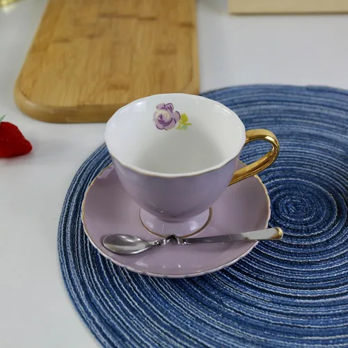 Vista 8 de Taza y platillo de café estilo europeo, juego de 4 tazas de café de porcelana para el hogar, cocina, fiesta de té (4 colores/juego surtido)