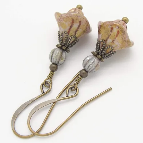 Vista 6 de Shabby Chic Earrings with Rustic Glass Flowers