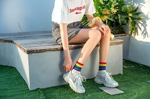 Vista 3 de 6 pares de calcetines de arco iris para mujer, a rayas, retro, calcetines atléticos para correr, calcetines casuales de algodón, blanco y negro