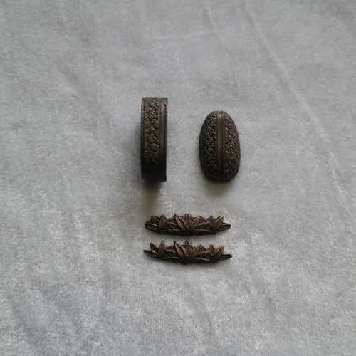 Vista 46 de Espada samurái japonesa KOSHIRAE – Fuchi Kashira Menuki 01-77