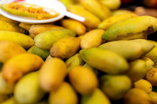 Vista 3 de 10 semillas de plátano maracuyá rosa pasiflora mollissima piel amarilla pulpa naranja vid