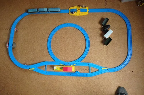 Vista 4 de Pla-rail ¡Comienza a construir pla-riel! Juego de rieles básicos.
