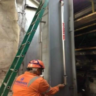 Vista 3 de Nivel vertical magnético para columnas, herramientas de montaje de acero - Fabricado en los Estados Unidos