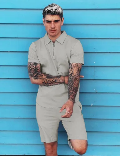 Vista 3 de URRU Conjunto de camisa polo y pantalones cortos de manga corta para hombre, conjunto de dos piezas de verano con cremallera, conjunto deportivo