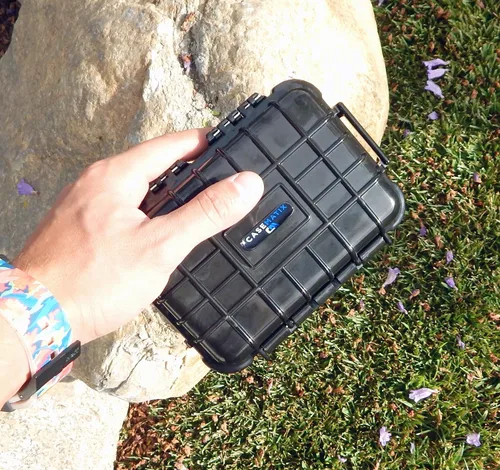 Vista 4 de CASEMATIX Funda de viaje compatible con GPS Garmin inReach Messenger Satellite Communicator y accesorios en una carcasa resistente e impermeable