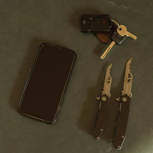 Vista 4 de Schrade Enrage Phantom Cuchillo de hoja reemplazable con mango de fibra de carbono, clip de bolsillo y bloqueo de marco para EDC, transporte diario