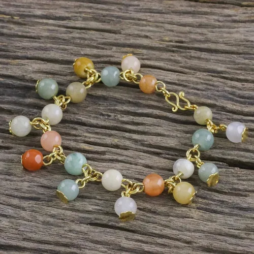 Vista 4 de NOVICA Pulsera de eslabones de cuarzo de jade chapada en oro hecha a mano de 18 quilates con cierre de gancho, latón multicolor, verde, piedra natal