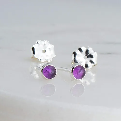 Vista 12 de Aretes pequeños de plata de ley para cartílago, tragus, hélix, múltiples piercings hipoalergénicos, piedra natal para mujer, juego de bisel