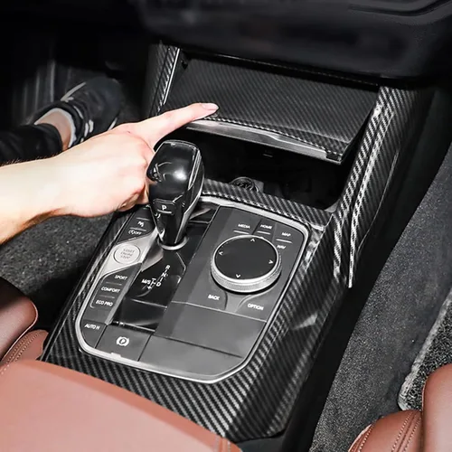 Vista 7 de x xotic tech Cubierta del panel de cambio de engranajes de la consola central interior, patrón de fibra de carbono, compatible con BMW Serie 3 G20