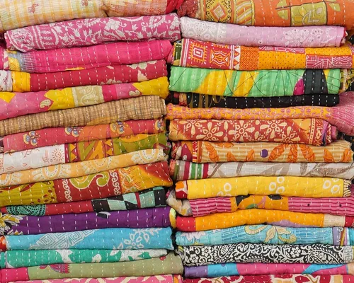 Vista 2 de Lote de venta mayorista de colchas tribales Kantha estilo vintage, mix de algodón, cubiertas para cama, hechas de parches antiguos (1)