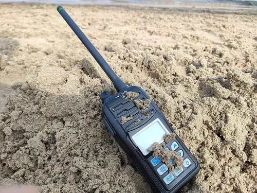 Vista 2 de Radio VHF flotante de mano MR-36M - Sumergible, pantalla LCD retroiluminada, clima NOAA, escaneo de memoria