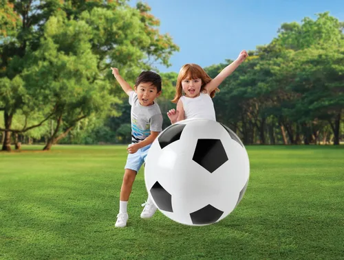 Vista 4 de Kidoozie Balón de fútbol gigante, comienza la diversión gigante con el juego activo, perfecto para pequeños atletas a partir de 3 años