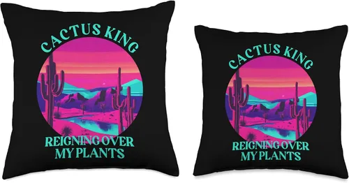 Vista 3 de Garden Graphics Petal and Thorn & Co. Cactus King Reigning Over My Plants - Almohada de cactus con texto en inglés "Cactus King Reigning Over My