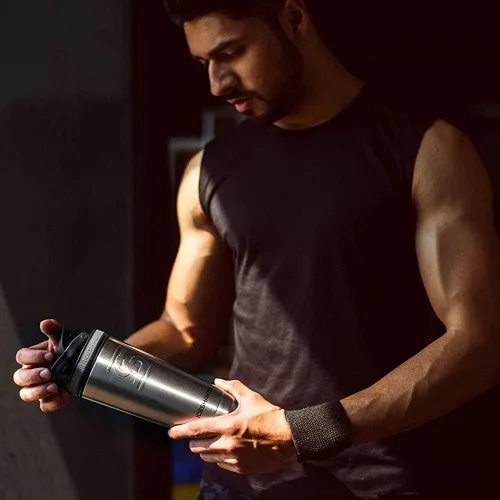 Vista 8 de Ice Shaker Botella agitadora de 26 onzas, botella de agua de acero inoxidable y mezclador de proteínas, negro + accesorio infusor de frutas