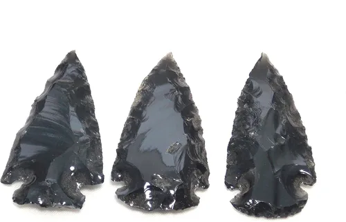 Vista 2 de Punta de flecha de obsidiana negra de 2 pulgadas con bolsa de transporte