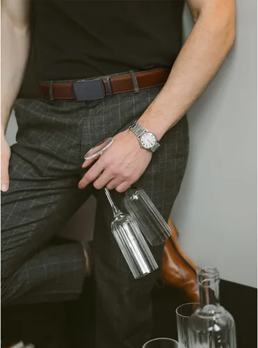 Vista 6 de Founders & C Cinturón para hombre, 2 unidades, vestido de cuero con trinquete con hebilla deslizante de 1 38 pulgadas en caja de regalo