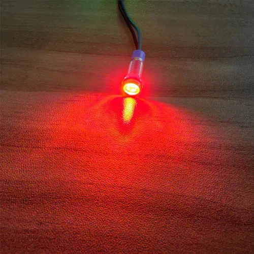 Vista 4 de Gebildet 6mm 3V-4.5V-5V-6V-7.5V-9VDC lámpara de señal impermeable con cable, luz indicadora LED metálica de ahorro de energía (5 piezas x LED rojo)