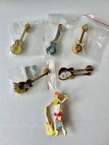 Vista 3 de Hard Rock CAFE Hard Rock Cafe Pin Badge Keychain Set