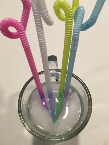 Vista 2 de FunFlex - Pajitas desechables que cambian de color que se estiran y se doblan, paquete de 2