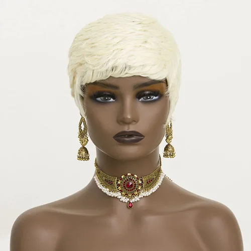 Vista 5 de Pelucas rubias 613 de corte Pixie para mujeres negras, cabello sintético rubio rizado en capas con flequillo, pelucas de corte corto para mujeres
