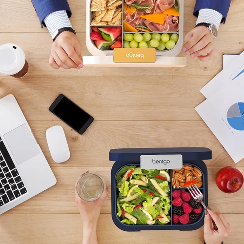 Vista 2 de Bentgo Juego de fiambreras modernas estilo Bento, con taza reutilizable para aperitivos (azul marino)