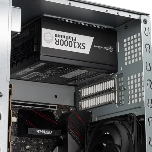 Vista 13 de SilverStone Technology CS240 Chasis NAS Mini-ITX de 4 bahías U.2 Tri-Mode Hot-Swap de alto rendimiento, SST-CS240B