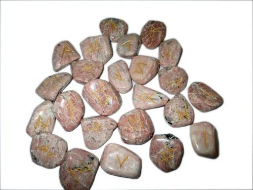 Vista 4 de Maravillosa piedra lunar fantástica 25 piedras preciosas runas anciano Futhark nórdico hecho a mano ágata mágica cristal grabado cuerpo terciopelo