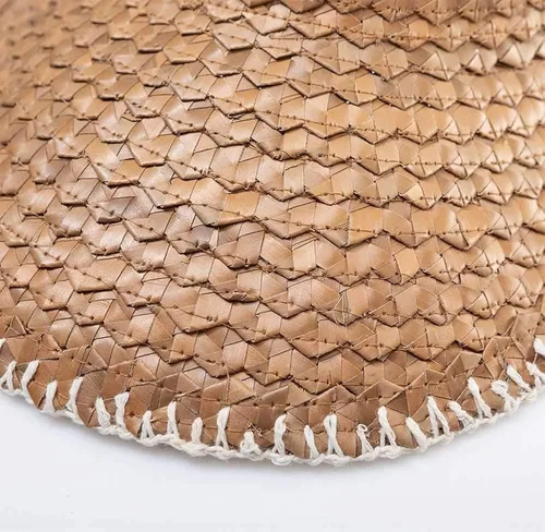 Vista 3 de Local Beach Marca Playa Crochet doble visera, hecha a mano con fibra 100% natural