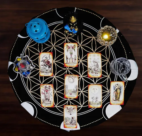 Vista 3 de Indian Consigners Tela de altar Fases de Luna Sol, Star & Moon Universe Premium Brujería Alter Tarot Spread Top Cloth Wicca Square Spiritual 18 x 18