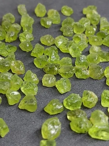 Vista 7 de Krishiv Exports - 10 piezas, peridoto natural, piedra preciosa en bruto, peridoto verde, peridoto suelto, semiprecioso crudo, joyería de peridoto
