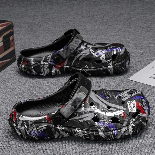 Vista 2 de FLIOZY Zuecos de jardín de camuflaje para hombre, cómodas mulas antideslizantes para playa y piscina, sandalias ligeras atléticas para exteriores