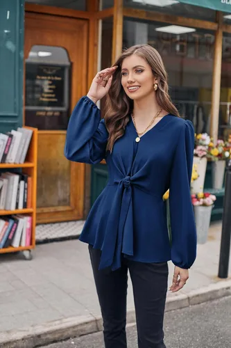 Vista 4 de GRACE KARIN 2023 - Blusa elegante de manga corta acampanada con cuello en V y lazo frontal para mujer