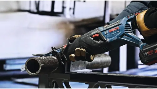 Vista 3 de BOSCH GSA18V-110B14 PROFACTOR™ 18V Kit de sierra recíproca de 1-1/8 pulgadas con (1) batería de rendimiento CORE18V 8.0 Ah PROFACTOR™